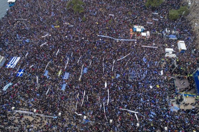 24 ώρες πριν το μεγάλο συλλαλητήριο της Αθήνας για τη Μακεδονία: Τα 2.500 λεωφορεία, ποιοι δρόμοι θα κλείσουν, ο καιρός